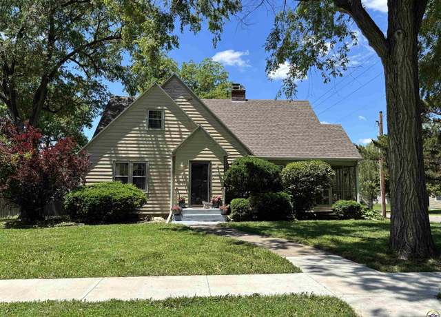 Property at 749 Lincoln St, Emporia, KS 66801, 3 beds, 1.5 baths