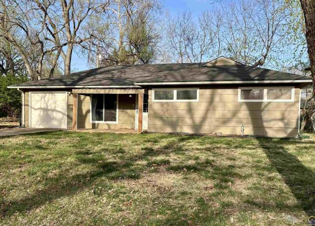 Property at 2524 SW Duncan Dr, Topeka, KS 66614, 3 beds, 2 baths