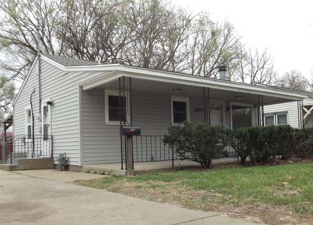 Property at 1833 SW Moundview Dr, Topeka, KS 66604, 2 beds, 1 bath