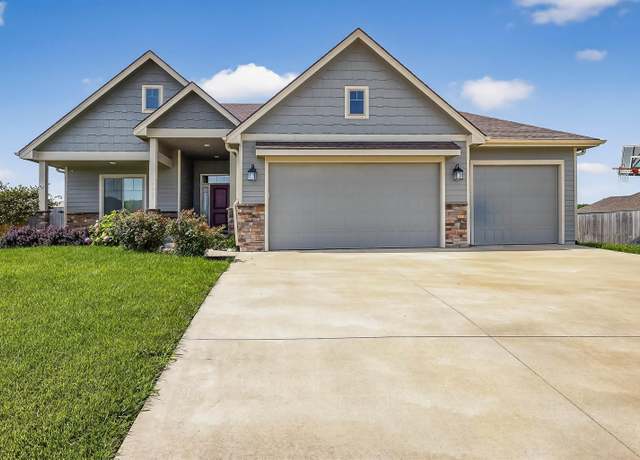 Property at 7627 SW Lowell Ln, Topeka, KS 66614, 4 beds, 3 baths