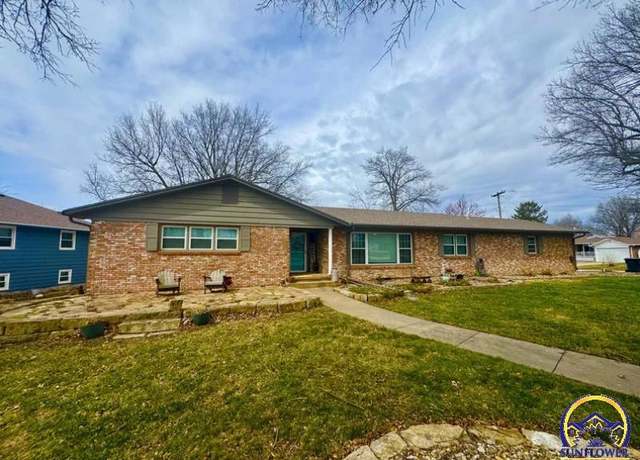 Property at 402 Minnetare Ln, Hiawatha, KS 66434, 5 beds, 3.5 baths