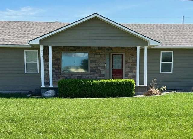Property at 719 S 11th St, Burlington, KS 66839, 3 beds, 2 baths