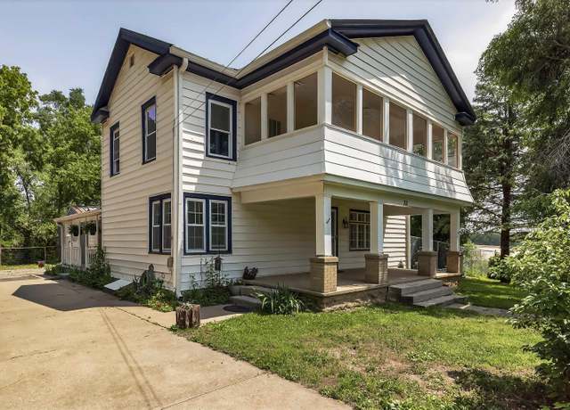 Property at 318 E Ninth St, Holton, KS 66436, 5 beds, 2.5 baths