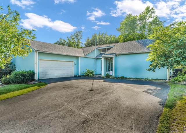 Property at 3335 SW Dukeries Rd, Topeka, KS 66614, 4 beds, 3 baths