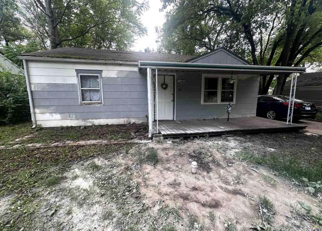 Property at 407 SE 33rd Ter, Topeka, KS 66605, 2 beds, 1 bath