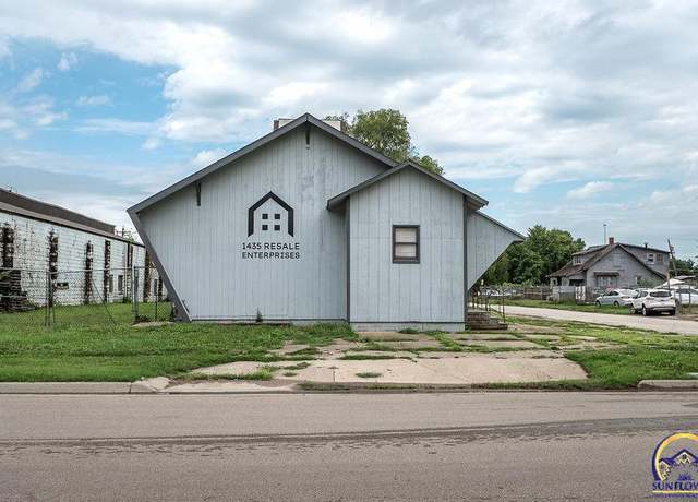 Property at 1435 SE Madison St, Topeka, KS 66607, 1 bed, 1.5 baths