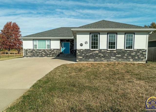 Property at 8526 SW 29th Ter, Topeka, KS 66614, 2 beds, 2 baths