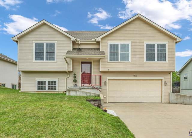 Property at 915 SW Woodbridge Pl, Topeka, KS 66606, 3 beds, 2.5 baths