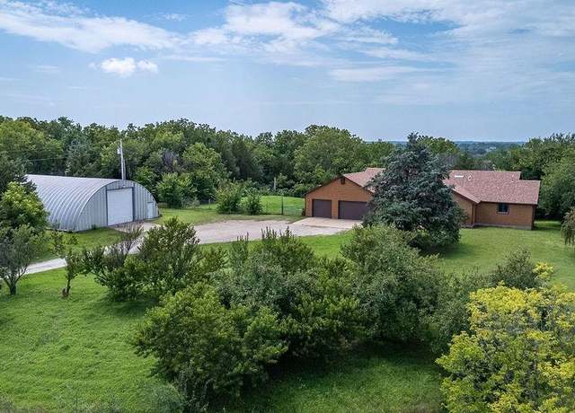 Property at 4620 NW 46th St, Topeka, KS 66618, 8 beds, 5.5 baths