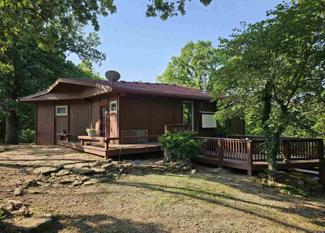 Property at 8827 Greenwood Ave, Ozawkie, KS 66070, 3 beds, 2.5 baths