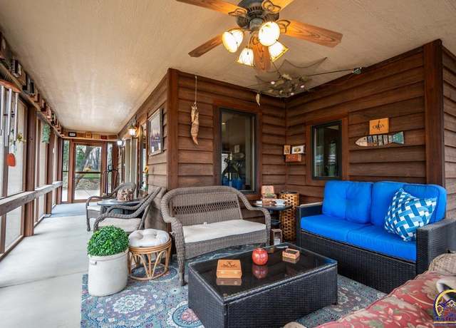 Property at 3231 SE 101st St, Berryton, KS 66409, 3 beds, 2.5 baths