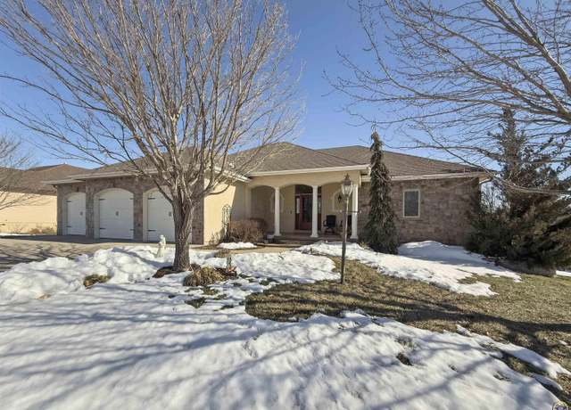 Property at 5020 NW Derby Dr, Topeka, KS 66618, 4 beds, 3 baths