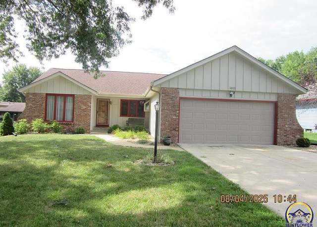 Property at 5825 SW 27th St, Topeka, KS 66614, 3 beds, 3 baths