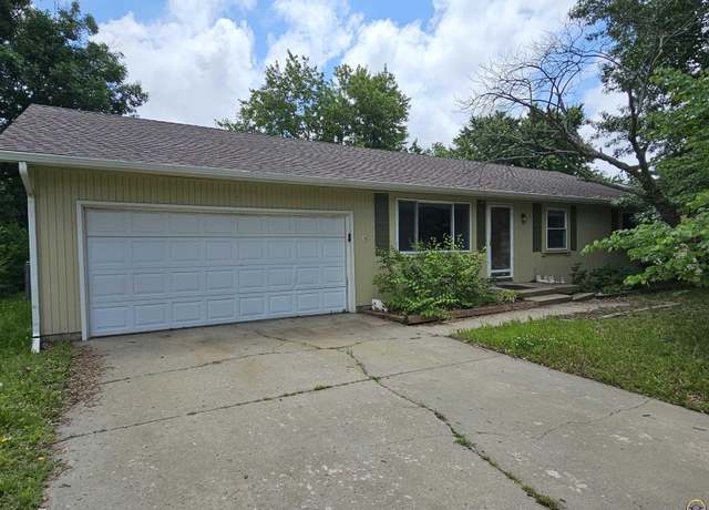 Property at 1002 Burns St, Emporia, KS 66801, 4 beds, 2.5 baths