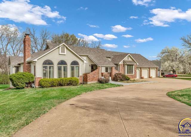Property at 301 SW Whitehall Ln, Topeka, KS 66606, 5 beds, 3.5 baths