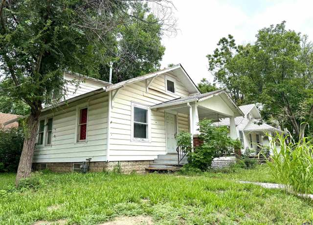 Property at 2016 SW 12th St, Topeka, KS 66604, 2 beds, 1 bath