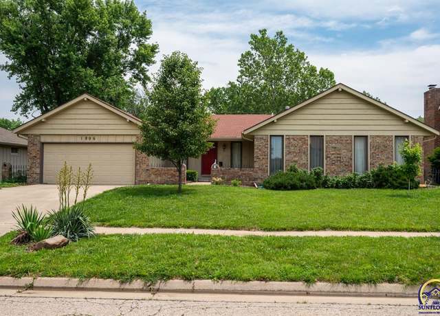 Property at 1806 SW Arrowhead Rd, Topeka, KS 66604, 3 beds, 2 baths