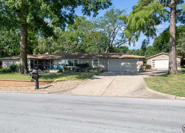 Property at 1915 Morningside Dr, Emporia, KS 66801, 2 beds, 2.5 baths