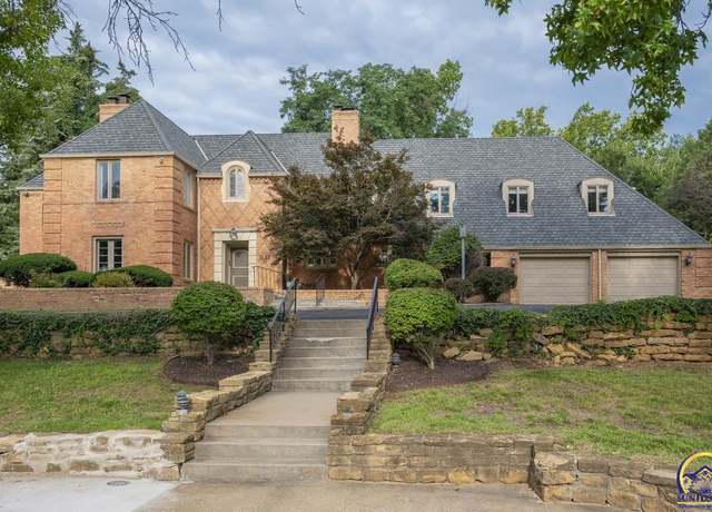 Property at 1533 SW Stratford Rd, Topeka, KS 66604, 7 beds, 6.5 baths