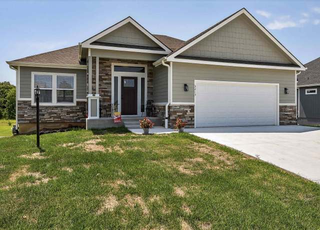 Property at 3213 SE Blazing Star Dr, Topeka, KS 66609, 4 beds, 2.5 baths