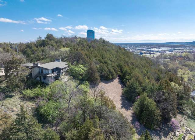Property at 631 Spring Hill Dr, Manhattan, KS 66502, 4 beds, 2 baths