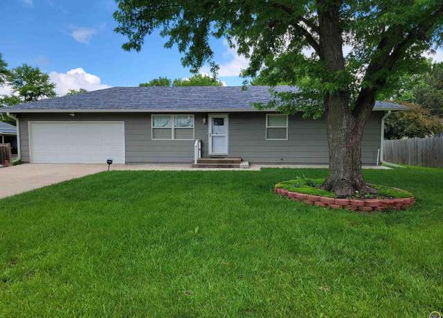 Property at 810 Oakwood St, Emporia, KS 66801, 3 beds, 2 baths