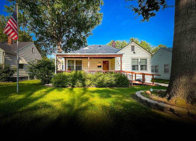 Property at 704 SW Randolph Ave, Topeka, KS 66606, 3 beds, 2 baths