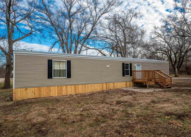 Property at 205 SE 25th St, Topeka, KS 66605