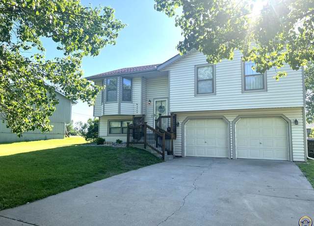 Property at 2609 SW Maxfield Rd, Topeka, KS 66614, 3 beds, 2 baths