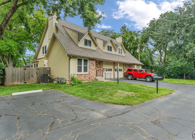 Property at 2906 SW Foxcroft 3 Ct, Topeka, KS 66614, 4 beds, 3 baths