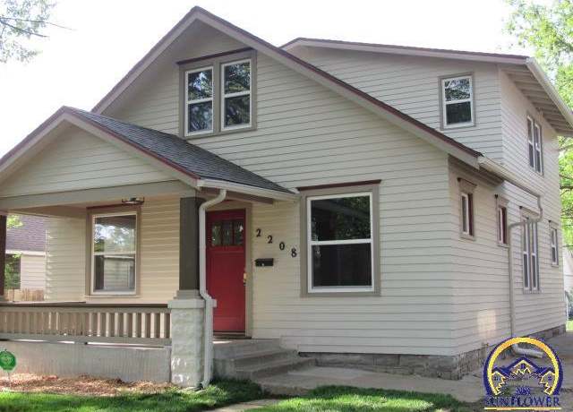 Property at 2208 SW Kenilworth Ct, Topeka, KS 66606, 5 beds, 2 baths