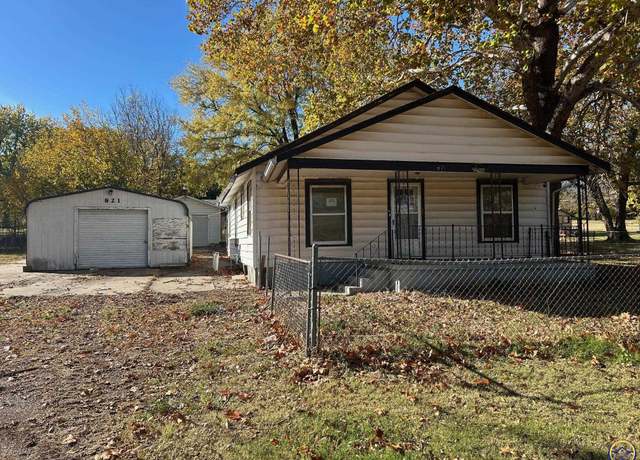 Property at 821 SE Sherman Ave, Topeka, KS 66607, 3 beds, 1 bath