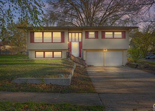 Property at 3725 SW 30th Ter, Topeka, KS 66614, 3 beds, 2 baths