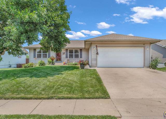 Property at 114 SE 44th Pkwy, Topeka, KS 66609, 5 beds, 3 baths