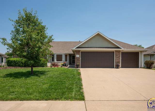 Property at 2514 SW Berkshire Dr, Topeka, KS 66614, 5 beds, 4 baths