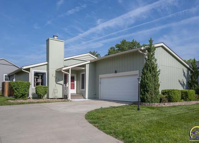 Property at 2925 SW Arrowhead Rd, Topeka, KS 66614, 4 beds, 3 baths