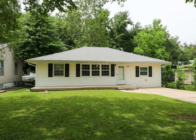 Property at 219 S Cottonwood St, Emporia, KS 66801, 3 beds, 1 bath
