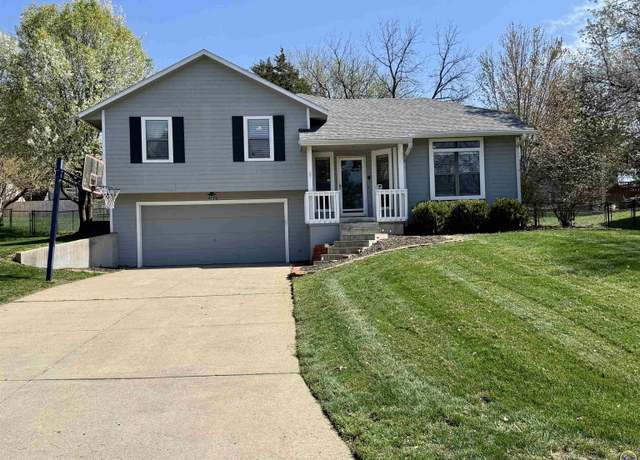Property at 4136 NW Walnut Rd, Topeka, KS 66618, 3 beds, 2.5 baths