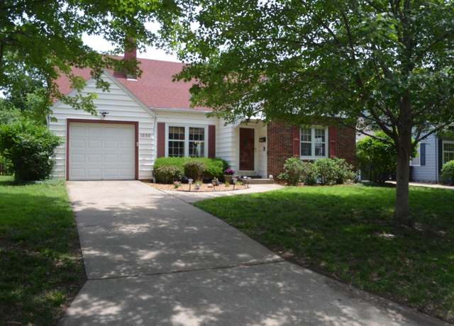 Property at 1030 SW Orleans St, Topeka, KS 66604, 3 beds, 1.5 baths