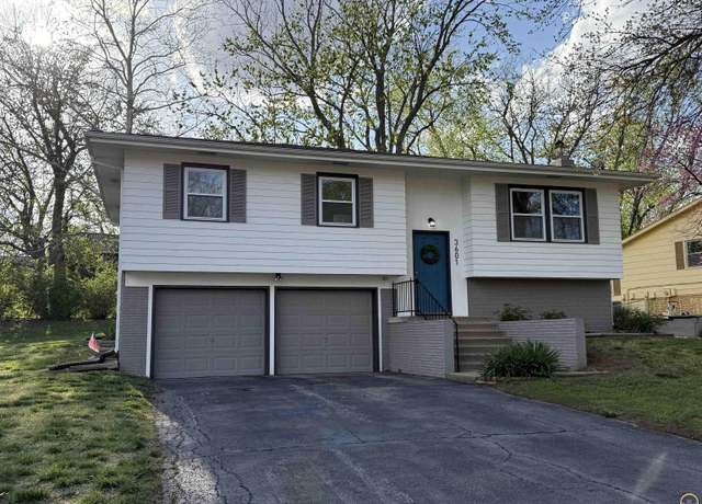 Property at 3601 SE Crestwater Dr, Topeka, KS 66605, 4 beds, 2.5 baths