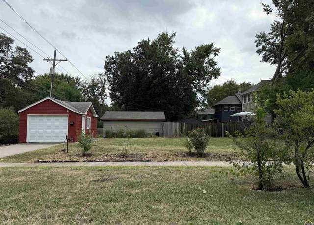 Property at 621 W 11th St, Emporia, KS 66801
