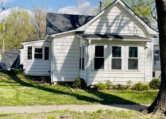 Property at 532 Pine St, Rossville, KS 66533, 2 beds, 1 bath