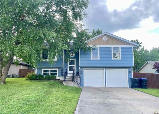 Property at 2515 SW Maxfield Rd, Topeka, KS 66614, 2 beds, 2 baths