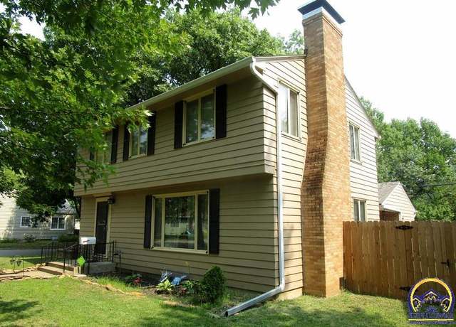 Property at 900 SW Anderson Ter, Topeka, KS 66606, 3 beds, 2 baths