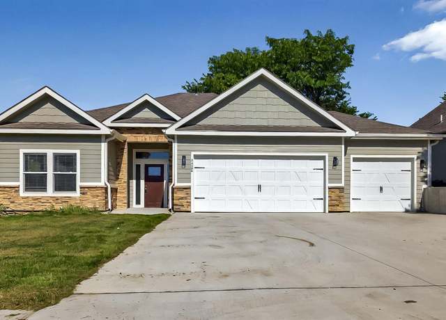 Property at 4328 SE Stone Ledge Dr, Topeka, KS 66609, 3 beds, 2 baths