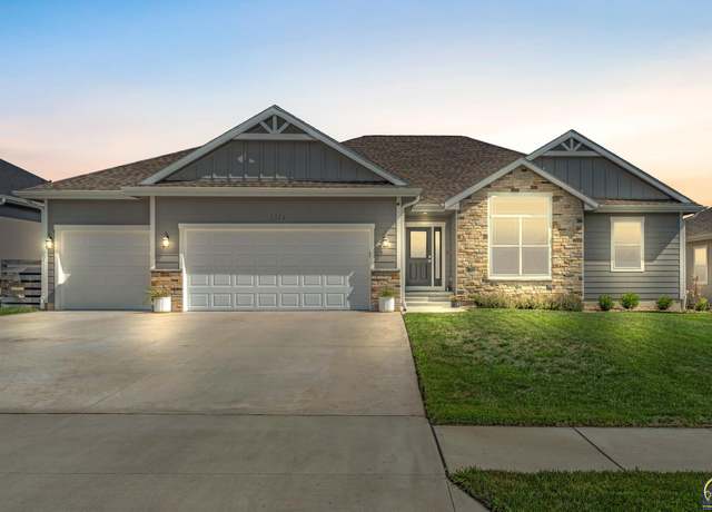Property at 3314 SW 44th St, Topeka, KS 66610, 5 beds, 3 baths