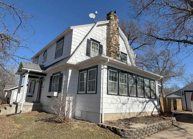Property at 1524 Washington St, Emporia, KS 66801, 3 beds, 2.5 baths