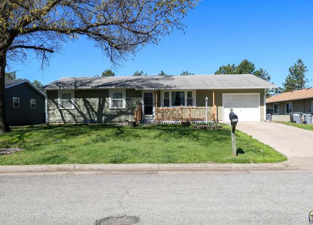 Property at 1115 Burns St, Emporia, KS 66801, 4 beds, 2.5 baths