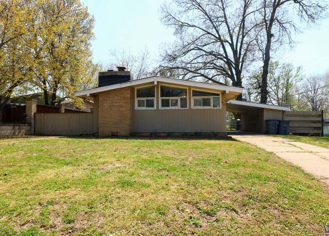 Property at 1711 W 13th St, Emporia, KS 66801, 3 beds, 1 bath