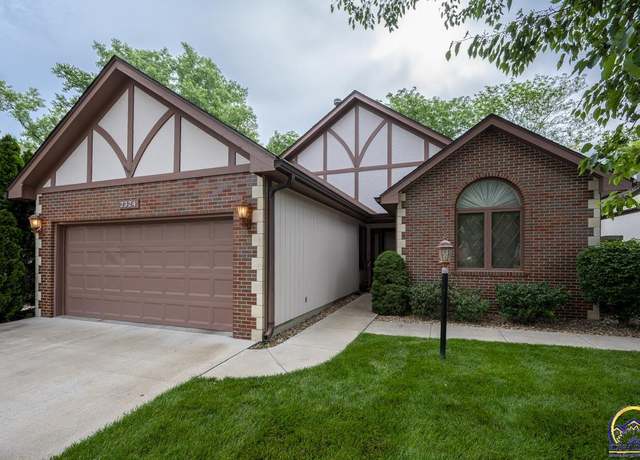 Property at 2324 SW Brookhaven Ln, Topeka, KS 66614, 3 beds, 3 baths